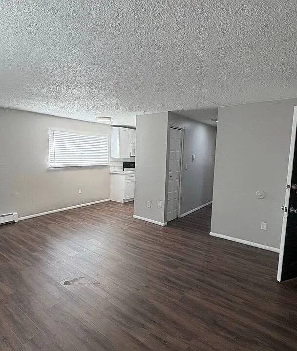 Country Club Apartments - 1065
