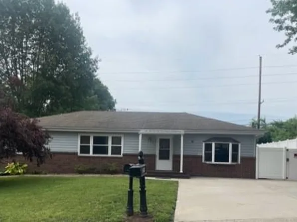 2314 Glenn Dr, Saint Joseph, MO 64503