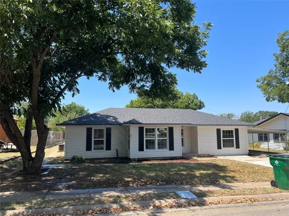 215 N 9th St, Jacksboro, TX 76458