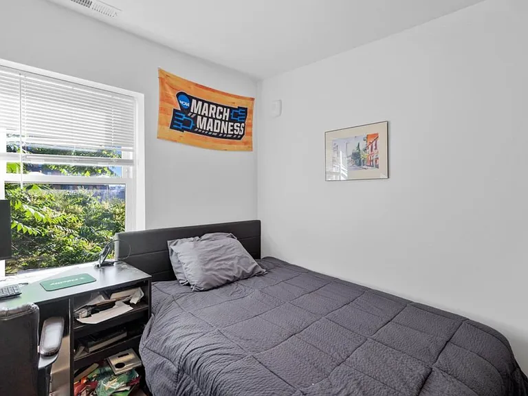 211 W 9th St #3 — Photo 5