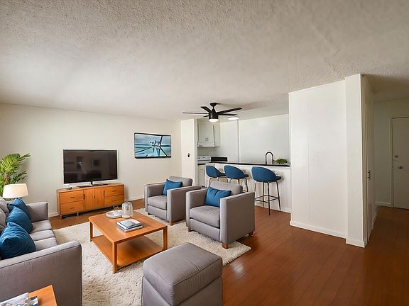 4th image of 4414 Woodman Ave APT 201