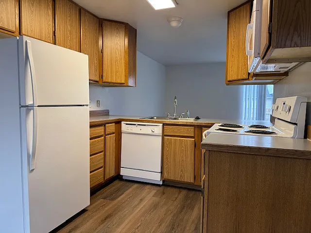 2 bed, 750 sqft, $1,350 — Photo 2
