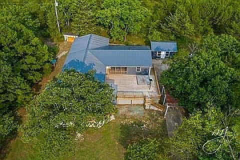 2nd image of 1217 Park Ln