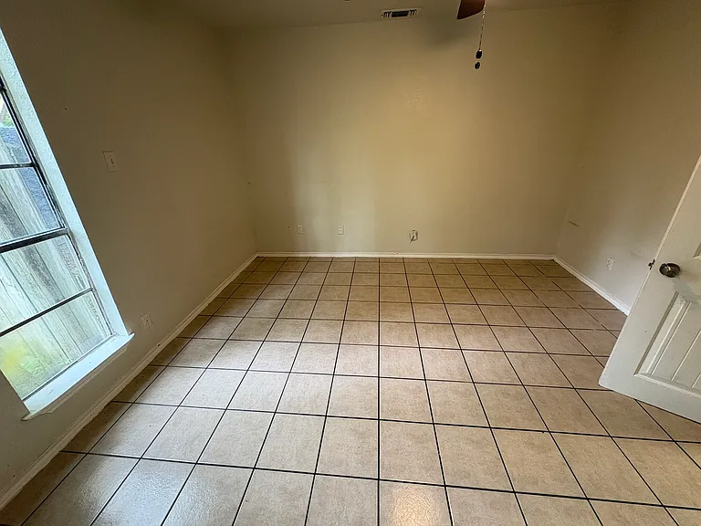 313 N Flat St — Photo 9