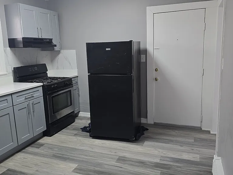 132 Randolph Ave #2 — Photo 6