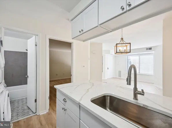 9912 Hellingly Pl #152, Gaithersburg, MD 20886