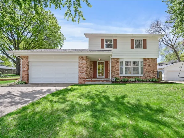 3900 Hillcrest Dr, Des Moines, IA 50310