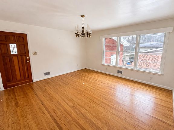 4th image of 697 Branton Dr