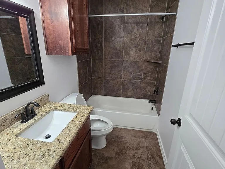 7001 Lipes Blvd — Photo 4