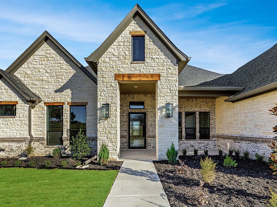 1st image of 123 Club House Dr