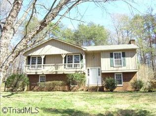 3773 Crestbrook Ln, Pfafftown, NC 27040