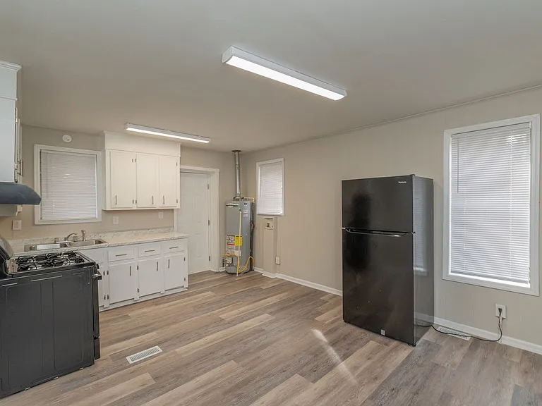102 Curry St — Photo 14