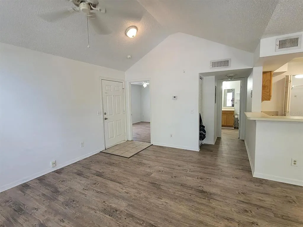 2 bed, 2.0 bath, 934 sqft, $1,700 — Photo 3