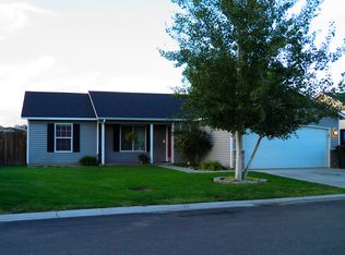 432 Victoria Cir, Grandview, WA 98930