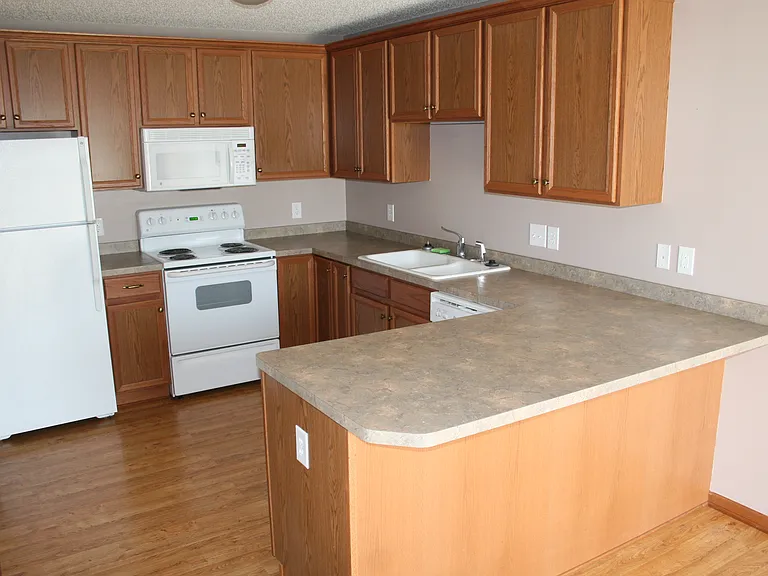 1345 Raintree Ln — Photo 2