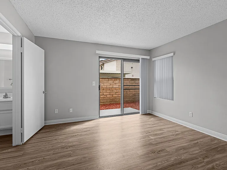 La Sierra Apartments — Photo 6