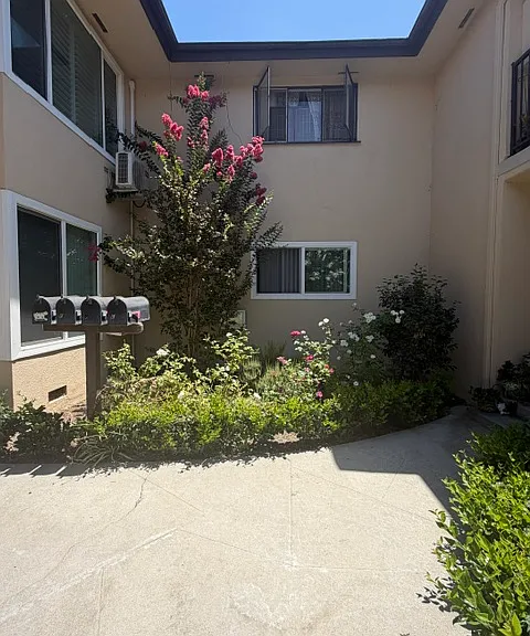 8363 Sargent Ave #E — Photo 2