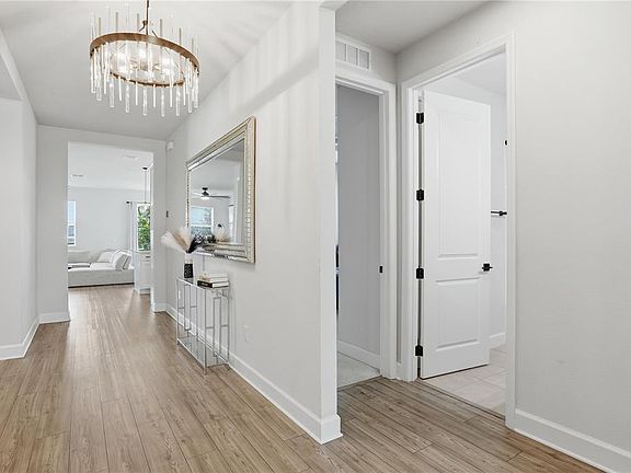 3rd image of 2784 Park Ridge St