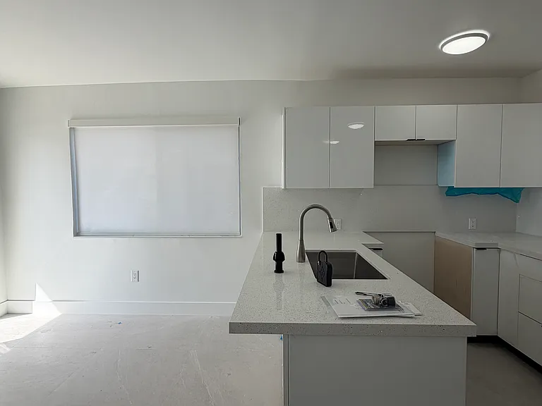 180 W 21st St #180 — Photo 8