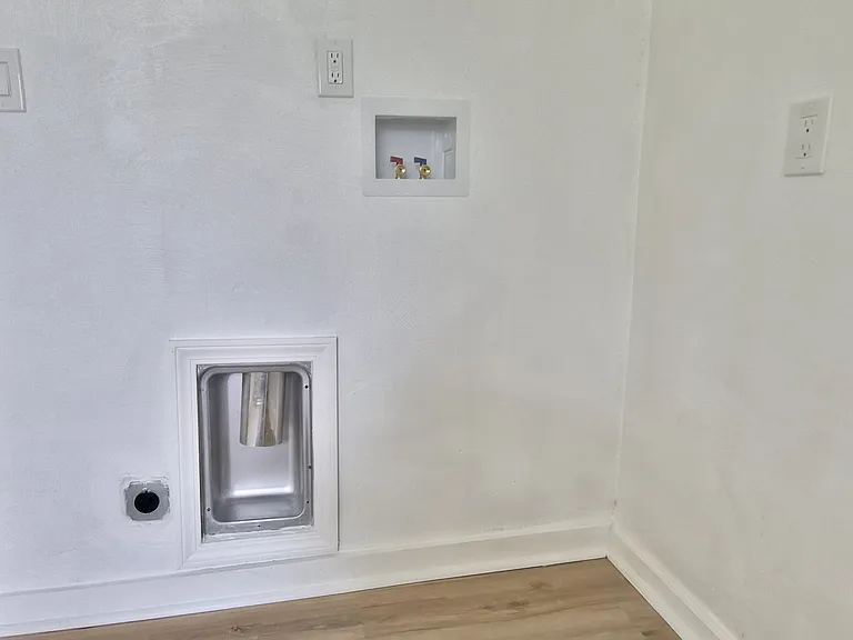 1025 Kenneth Ave #2 — Photo 4