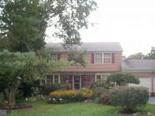 26 Twig Ln, Willingboro, NJ 08046