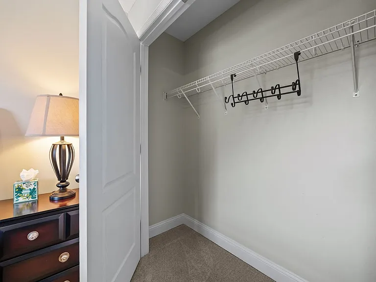 686 Colonial Hills Dr — Photo 37