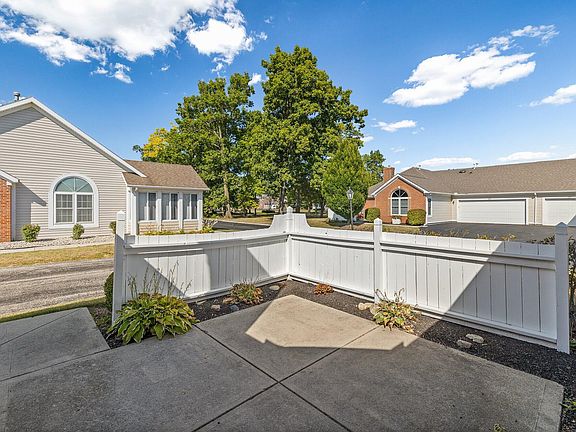 4th image of 692 Hampton Woods Dr