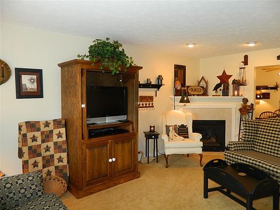 3rd image of 102 Cabernet Dr