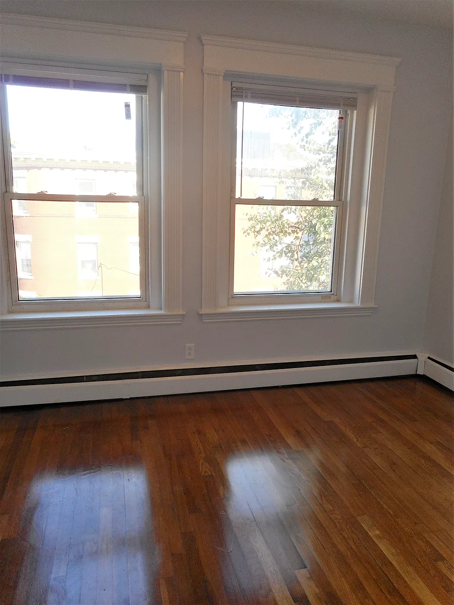 Building Photo - 60 Gorham Ave #9