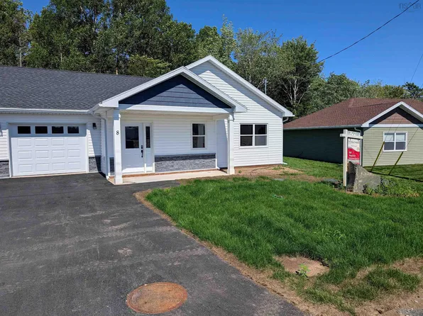 8 Shadebush Walk, Upper Sackville, NS B4E 0X8