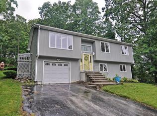 15 Caronia St, Cranston, RI 02920