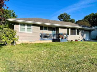 112 Hillcrest Dr, Reinbeck, IA 50669