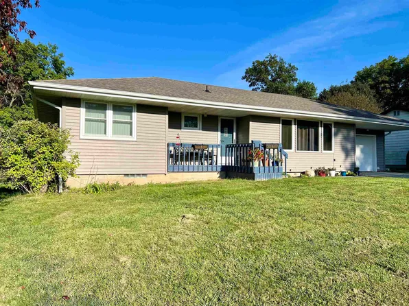 112 Hillcrest Dr, Reinbeck, IA 50669