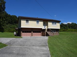 1395 Pea Ridge Rd, Oak Hill, WV 25901