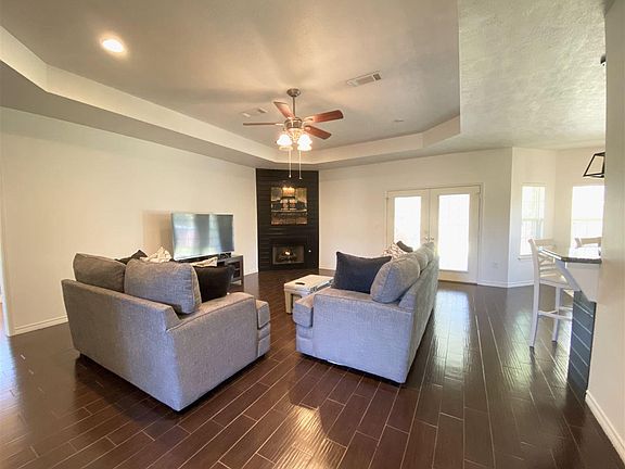 5th image of 205 Tyler Dr