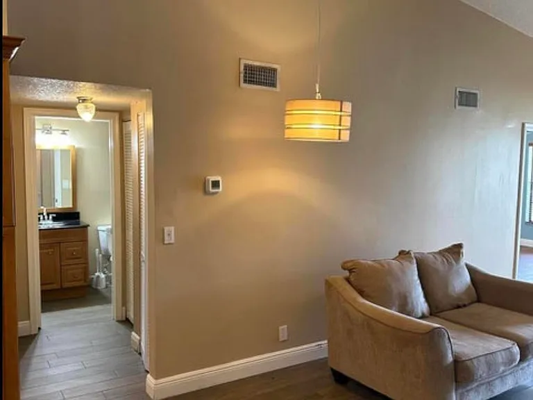 2600 Greenwood Ter #204 — Photo 7
