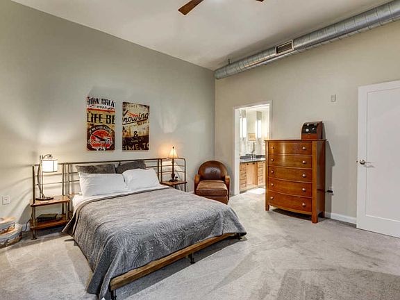 3rd image of 34 W Poplar Ave #606