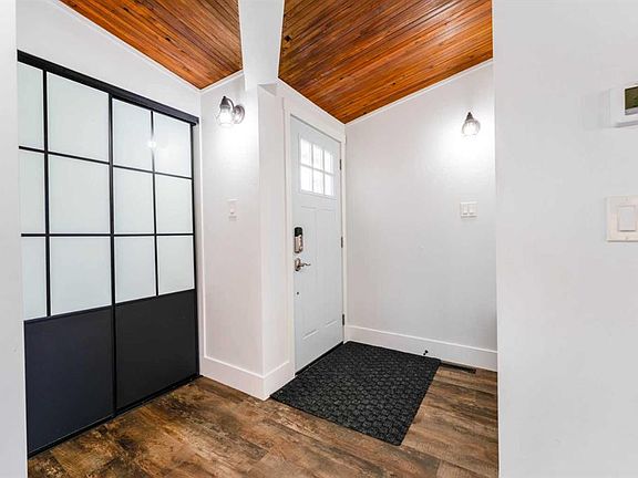 3rd image of 2023 N 8th Ave NE