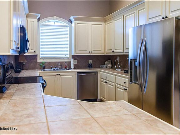 3rd image of 322 Red Cedar Dr
