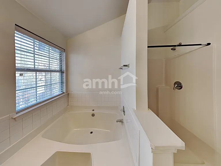 105 Hidden Creek Dr — Photo 12