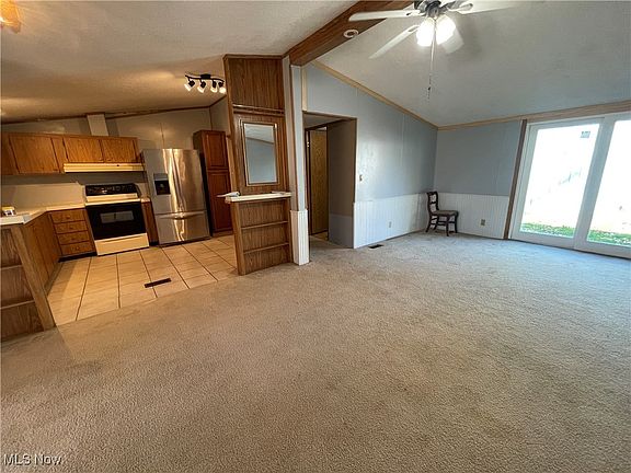 5th image of 72 Evans St
