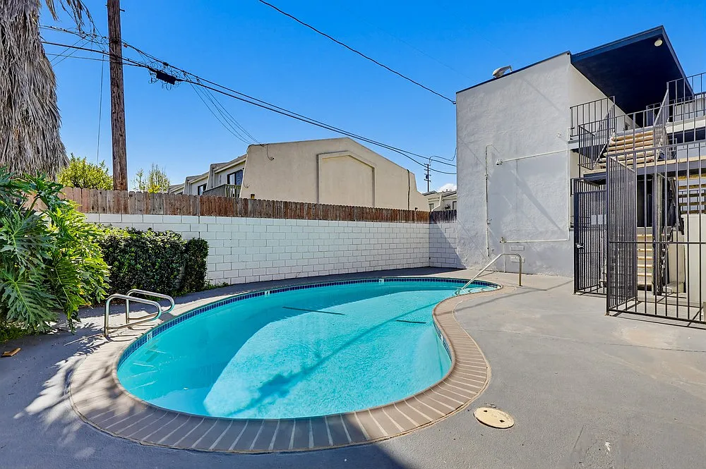 21818-21830 S Figueroa St — Photo 4