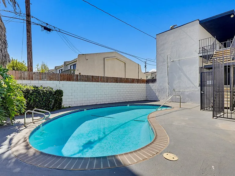 21818-21830 S Figueroa St — Photo 4