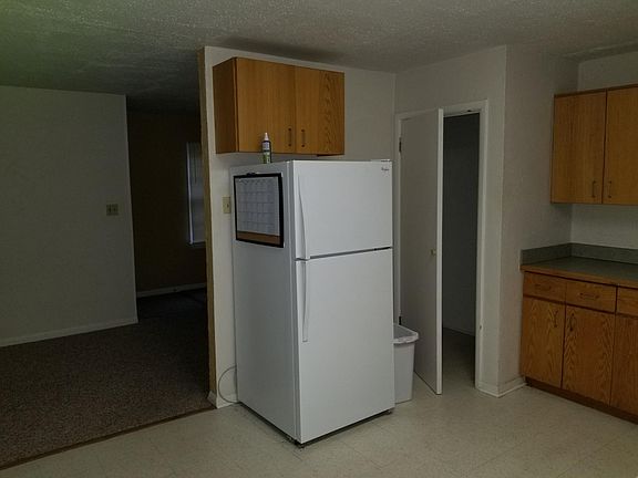 Kit., pantry and dining room