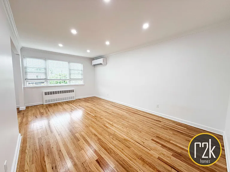 33-28 28th St #3F — Photo 8