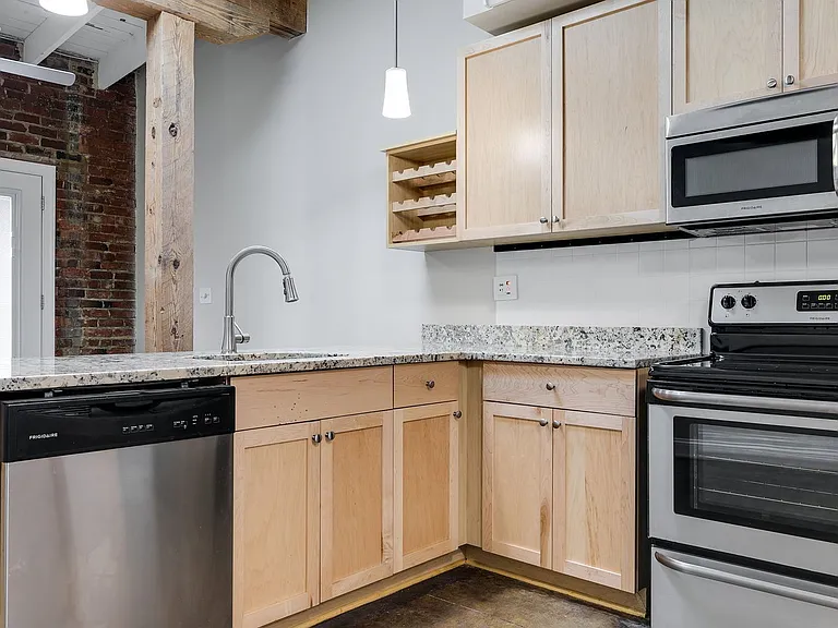 1710 E Franklin St — Photo 19
