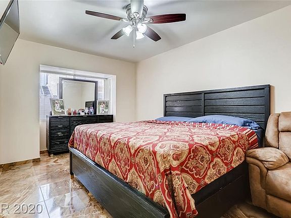 5th image of 2547 Capistrano Ave