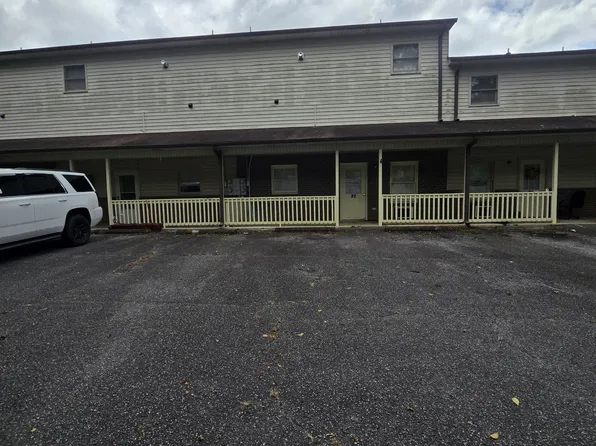 517 Hickory St, Hudson, NC 28638