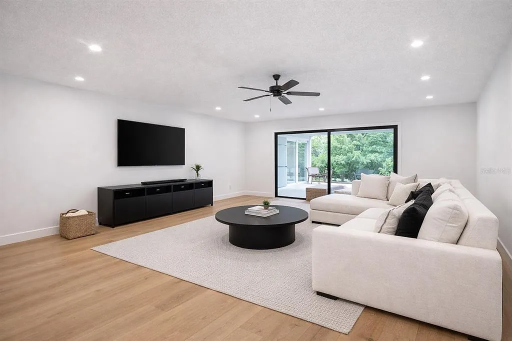 3 bed, 2.0 bath, 1340 sqft, $3,500 — Photo 3