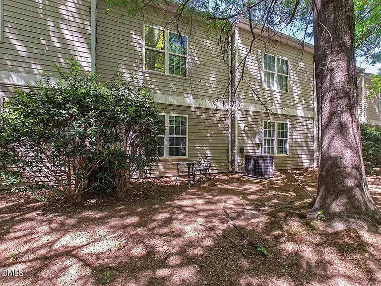 18 Red Ln — Photo 5